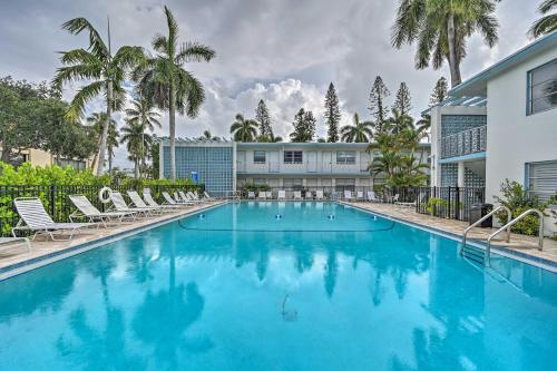 Condo with Pool Access Walk to Shopping and Beach - image 3
