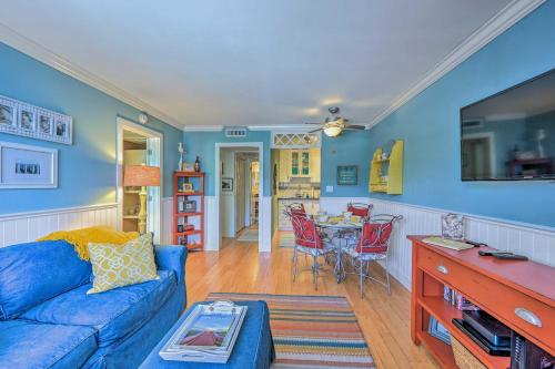 Condo with Pool Access Walk to Shopping and Beach - image 5