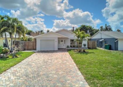 Relax Poolside  Walk or Bike to the Beach From this Amazing Naples Pool Home