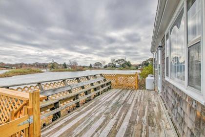 Narragansett Cottage with Pvt Dock and Outdoor Shower!