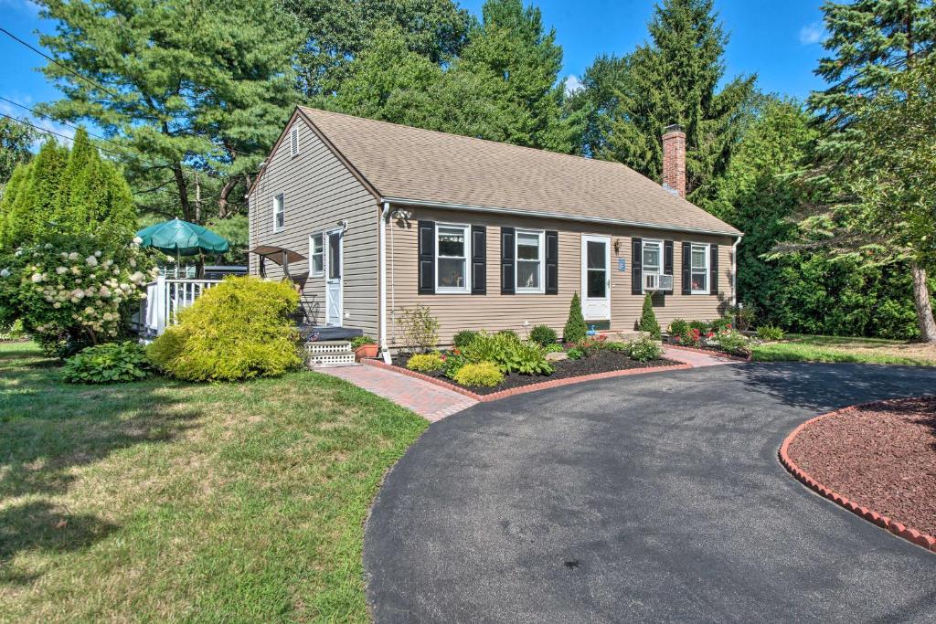 Ideal Narragansett Location Furnished Deck! - main image