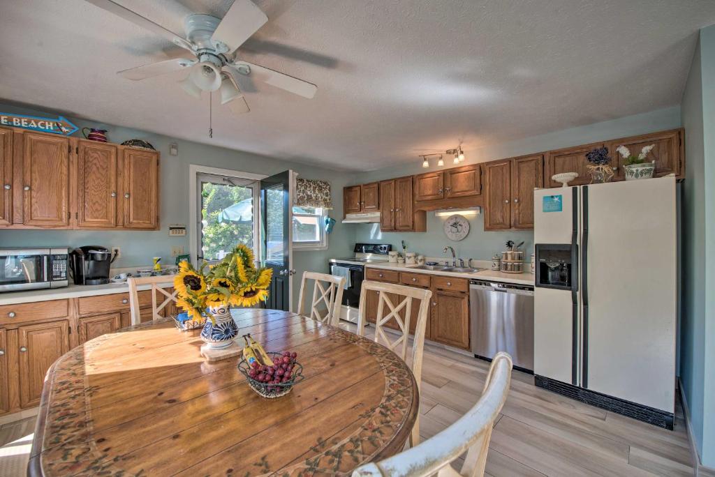 Ideal Narragansett Location Furnished Deck! - image 3