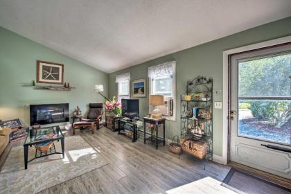 Ideal Narragansett Location Furnished Deck! - image 4