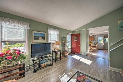 Ideal Narragansett Location Furnished Deck! - image 8