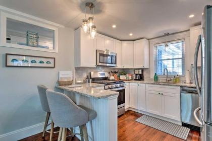 Charming Cottage about 5 Mi to Narragansett Beach! - image 13