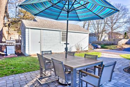 Charming Cottage about 5 Mi to Narragansett Beach! - image 15
