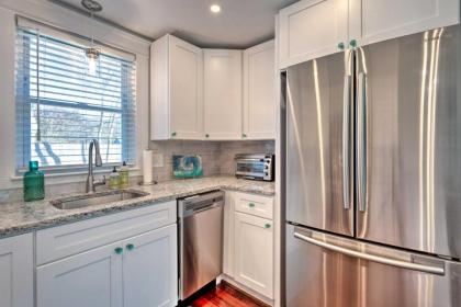 Charming Cottage about 5 Mi to Narragansett Beach! - image 3