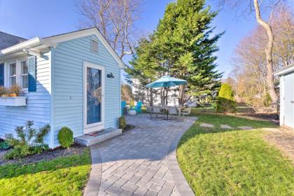 Charming Cottage about 5 Mi to Narragansett Beach! - image 4