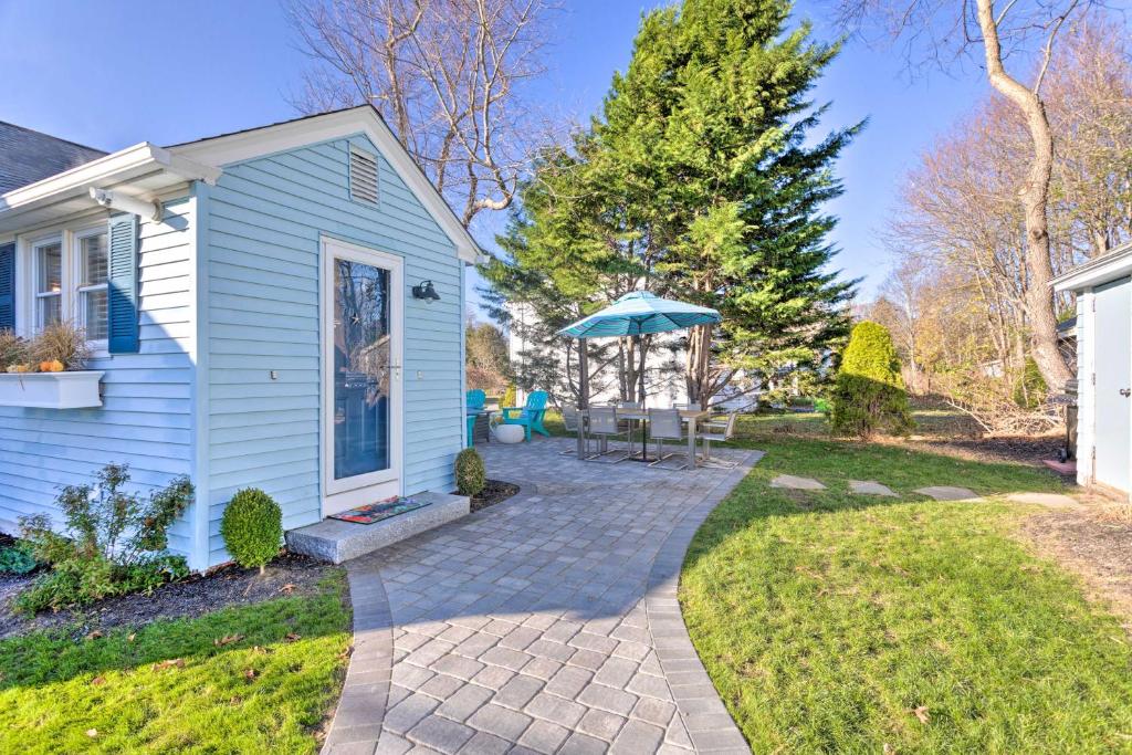 Charming Cottage about 5 Mi to Narragansett Beach! - image 4