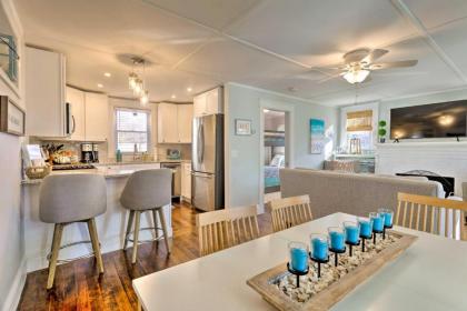 Charming Cottage about 5 Mi to Narragansett Beach! - image 5