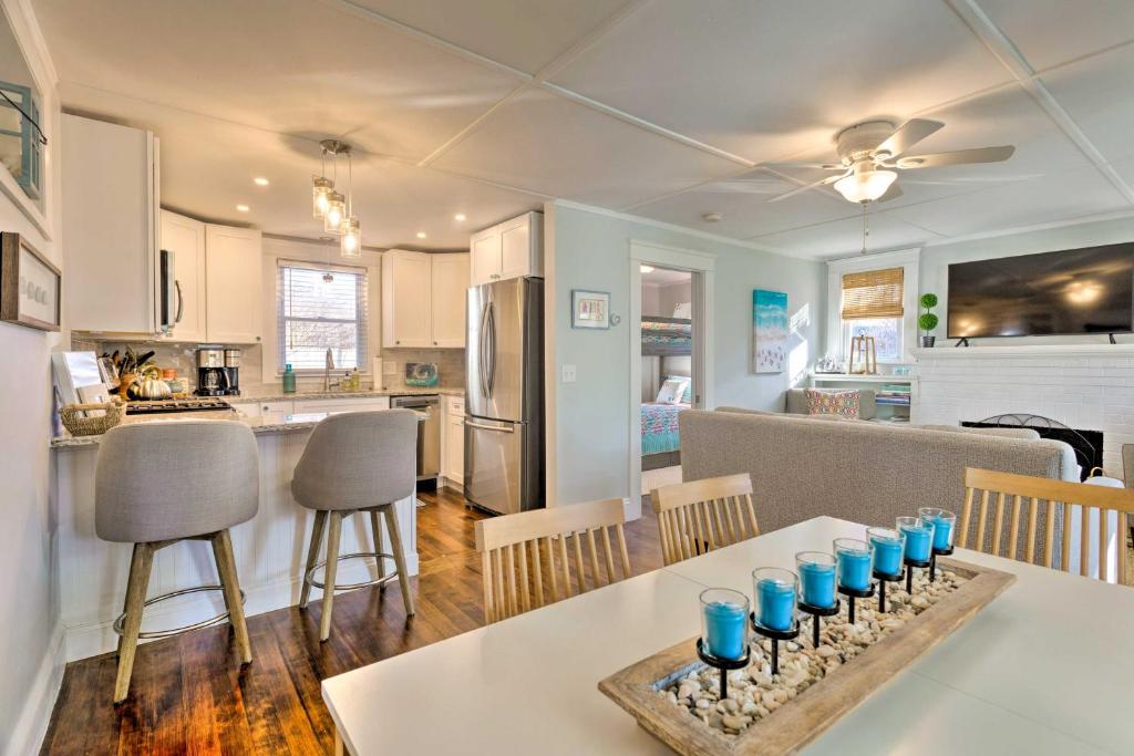 Charming Cottage about 5 Mi to Narragansett Beach! - image 5