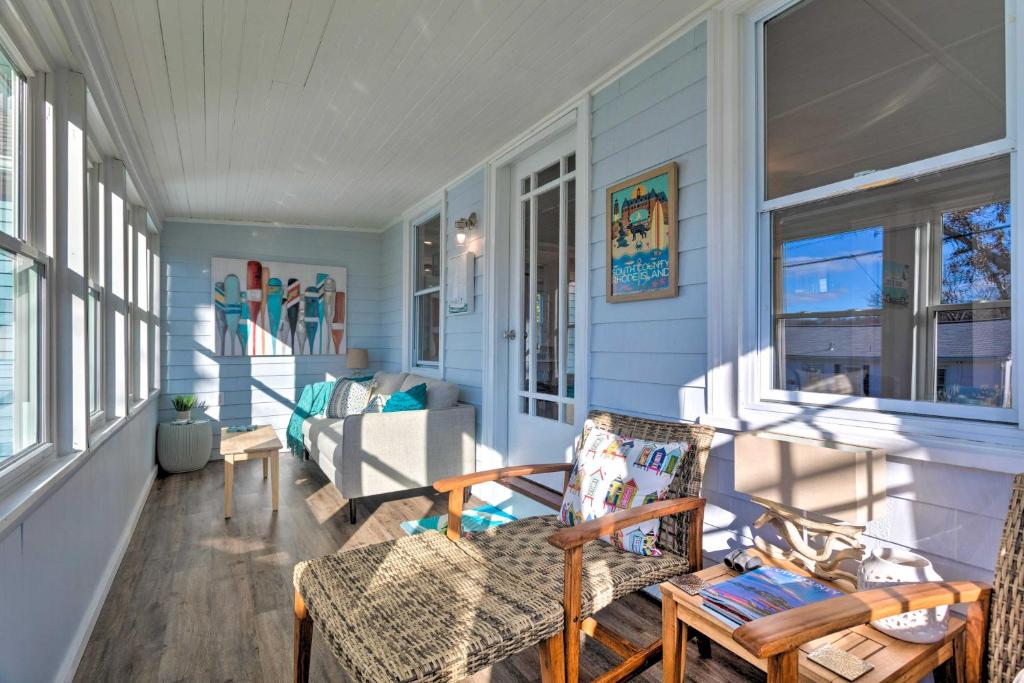 Charming Cottage about 5 Mi to Narragansett Beach! - image 6