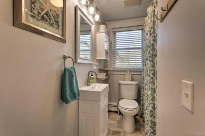 Charming Cottage about 5 Mi to Narragansett Beach! - image 8