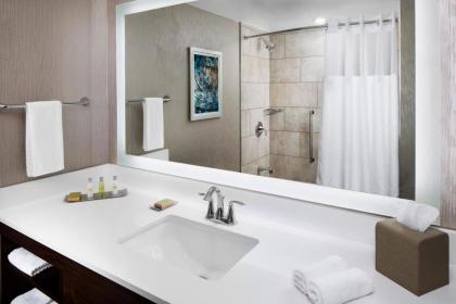 DoubleTree by Hilton Nashua - image 5