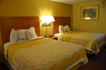 Days Inn by Wyndham Airport Nashville East - image 3