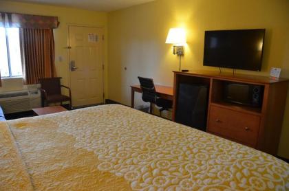 Days Inn by Wyndham Airport Nashville East - image 5