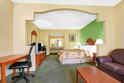 Super 8 by Wyndham Nashville Near Downtown / I-40 - image 2