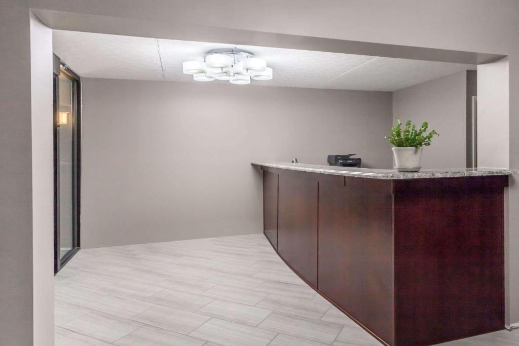 Days Inn by Wyndham Nashville Saint Thomas West Hospital - main image