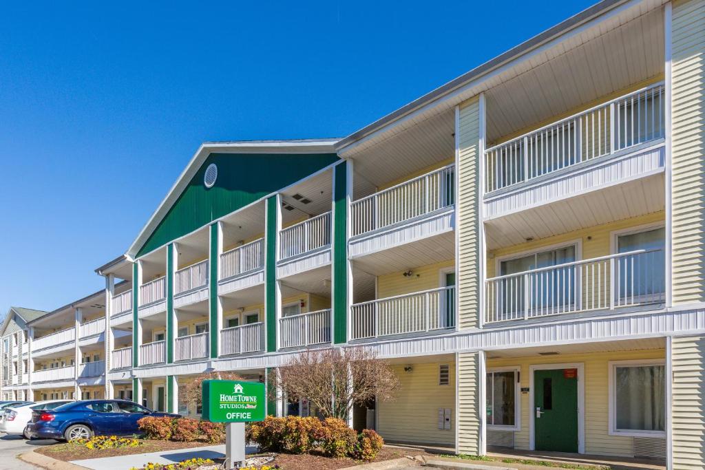 HomeTowne Studios by Red Roof Nashville - Airport/Briley Pkwy - main image