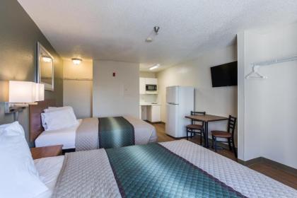 HomeTowne Studios by Red Roof Nashville - Airport/Briley Pkwy - image 2