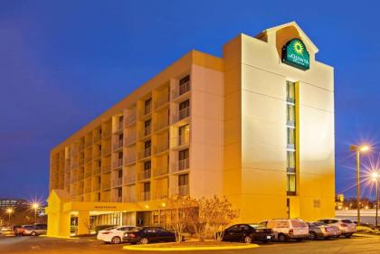 La Quinta by Wyndham Nashville Airport/Opryland - image 1