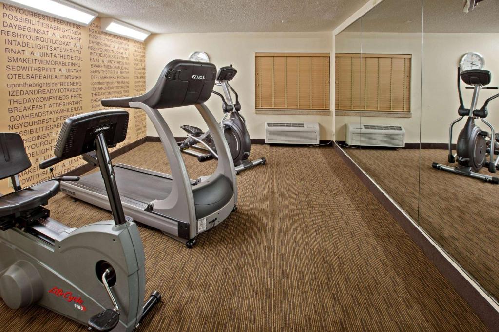La Quinta by Wyndham Nashville Airport - image 3