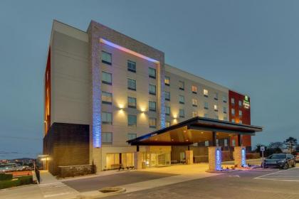 Holiday Inn Express  Suites   Nashville metroCenter Downtown an IHG Hotel