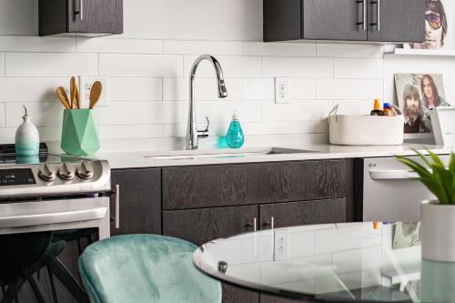 lllume - Music City Hideaway - Pool & Gym condo - image 5