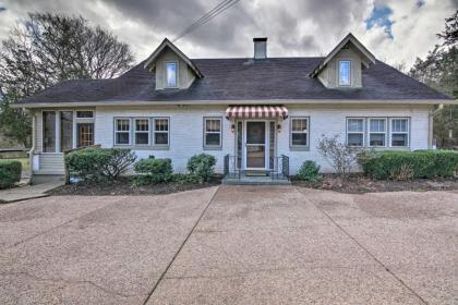 Spacious Nashville Retreat about 6 mi to Broadway