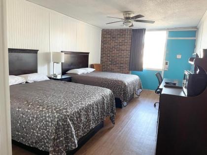 Rodeway Inn - image 11