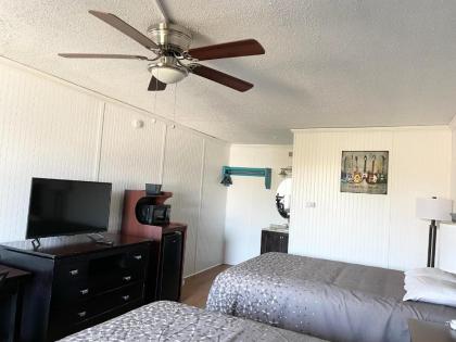 Rodeway Inn - image 13