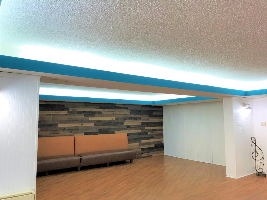 Rodeway Inn - image 3