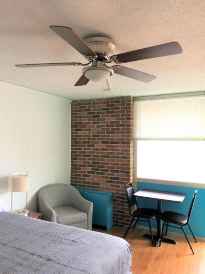 Rodeway Inn - image 4