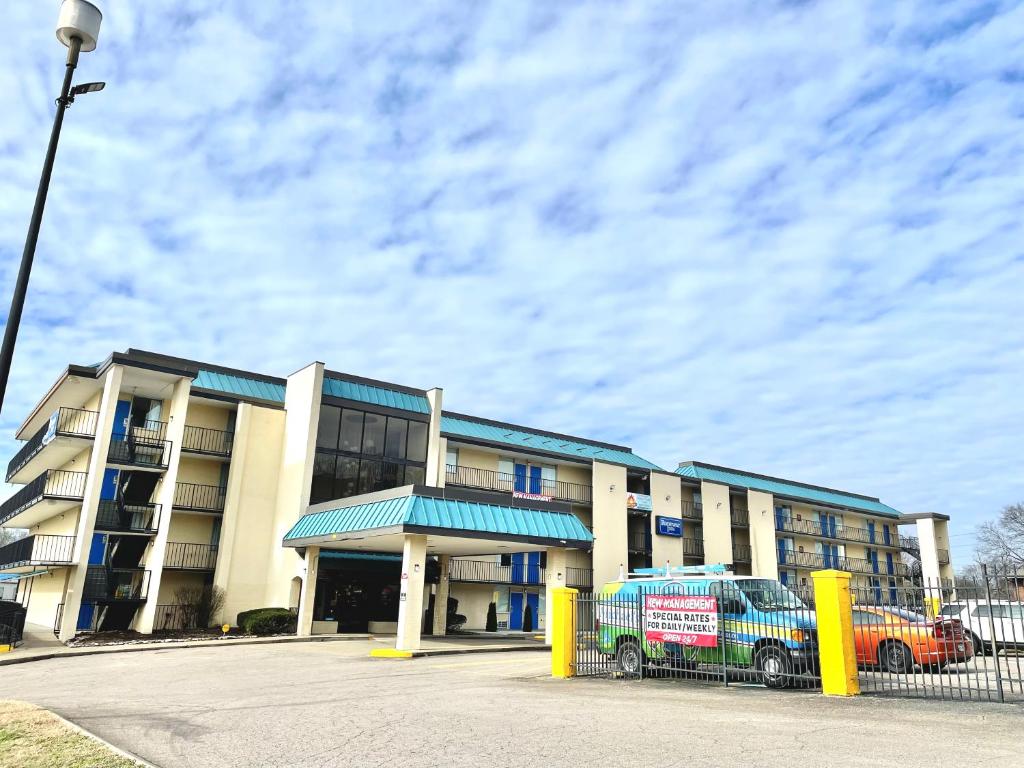 Rodeway Inn - image 5