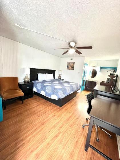 Rodeway Inn - image 9