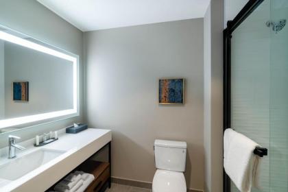 La Quinta Inn & Suites by Wyndham Nashville Downtown Stadium - image 11