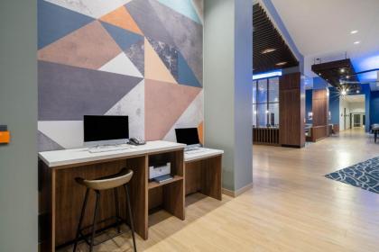 La Quinta Inn & Suites by Wyndham Nashville Downtown Stadium - image 17