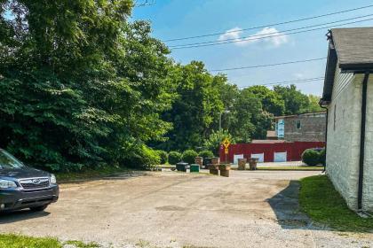 Nashville Treasure - image 15