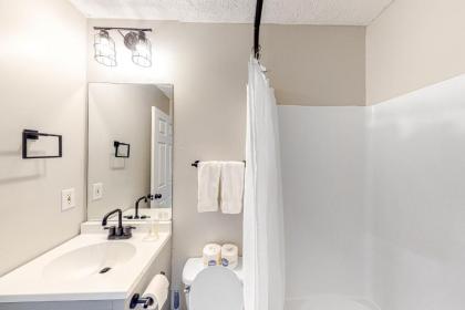 Nashville Oasis - image 11