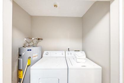 Nashville Oasis - image 17