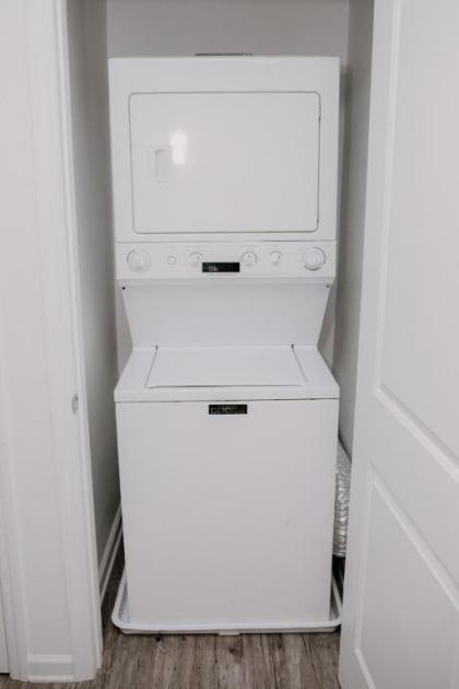 Special! 2 King Bedroom Condo Minutes to Broadway! - image 6