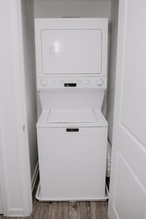 Special! 2 King Bedroom Condo Minutes to Broadway! - image 6