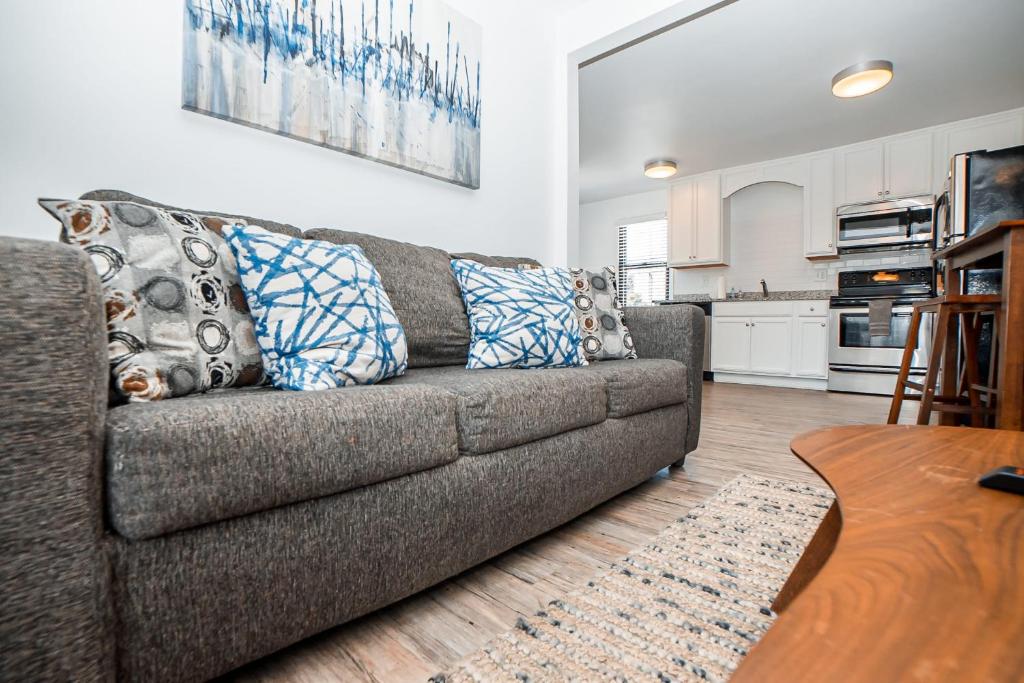 2BR 1BA Condo in North Gulch! - main image