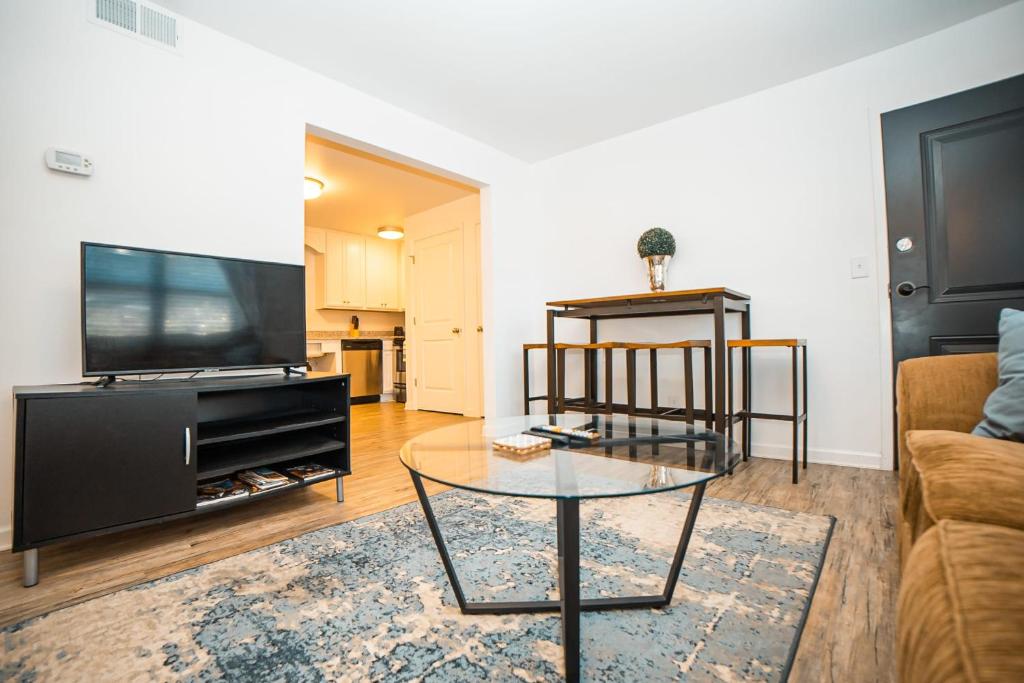 Modern North Gulch Apartment - main image