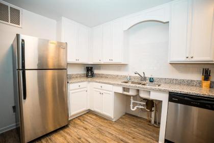 Modern North Gulch Apartment - image 14