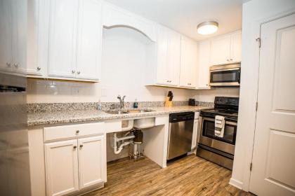 Modern North Gulch Apartment - image 15