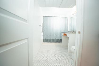 Modern North Gulch Apartment - image 17
