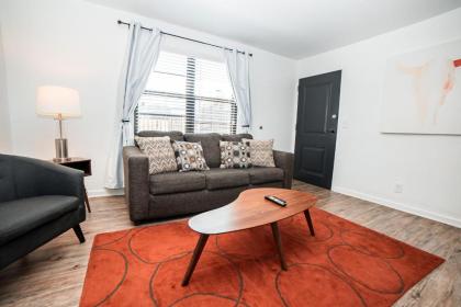Spacious and stylish 2 BR Near Broadway   5 min Drive Tennessee