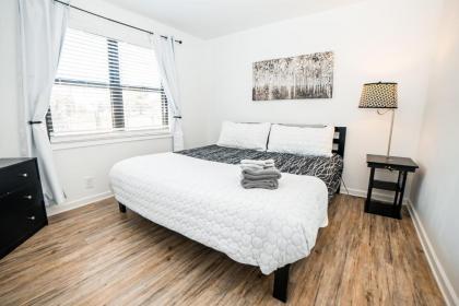 Cozy Condo Minutes to Broadway - image 13