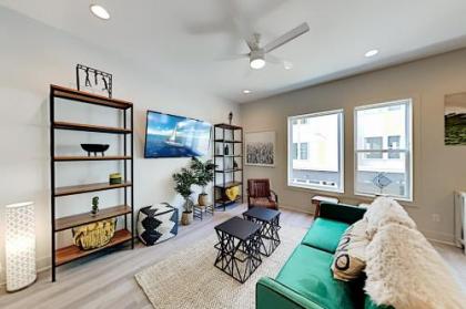 Designer Delight - Instagram-Worthy Rooftop Deck home